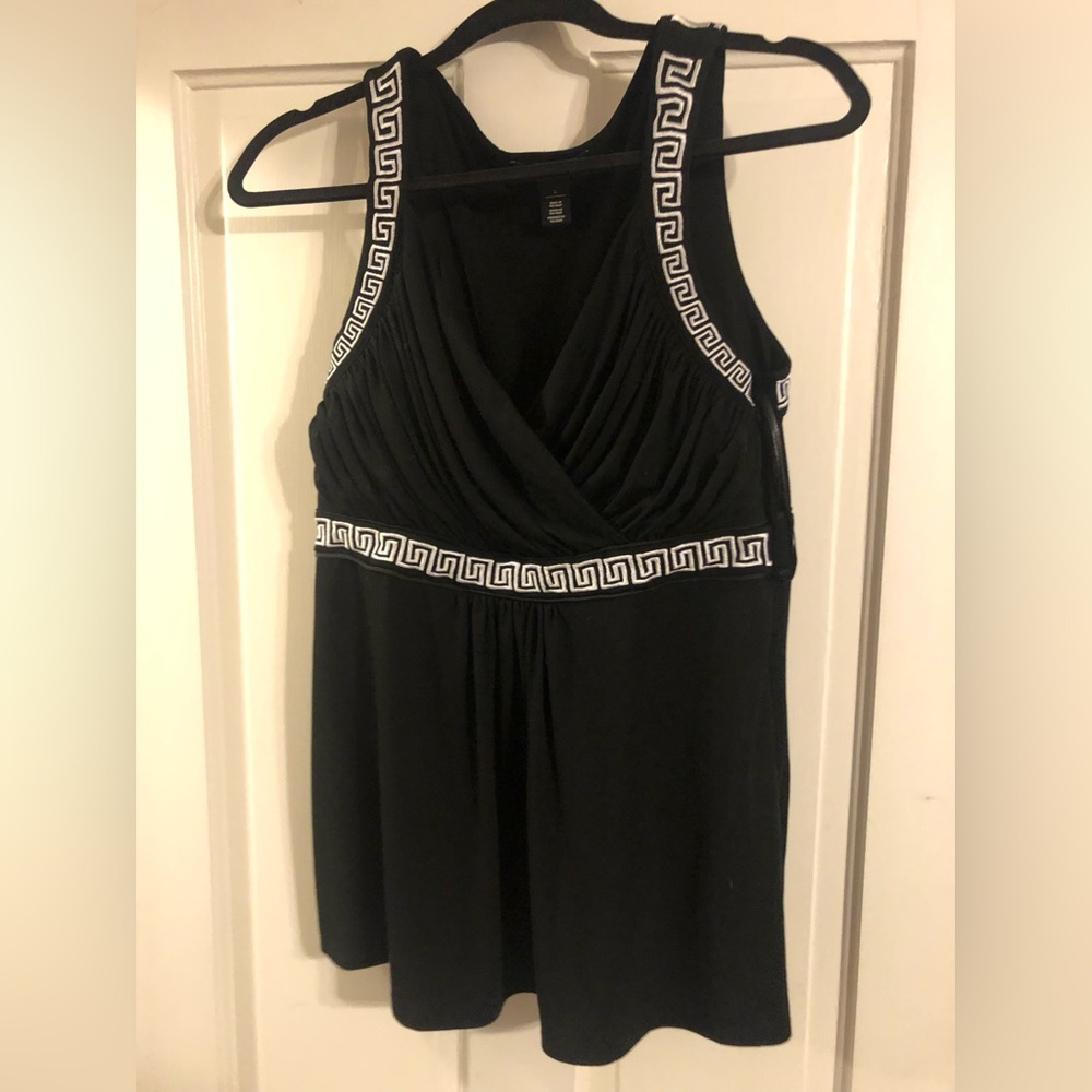 WHBM tank with Greek key decorative trim. Size Large